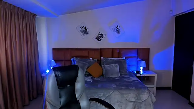 Kristen Garner online show from November 8, 8:23 pm