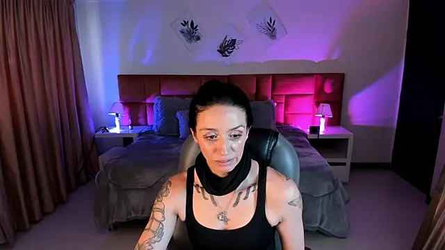 Kristen Garner online show from November 4, 7:39 pm