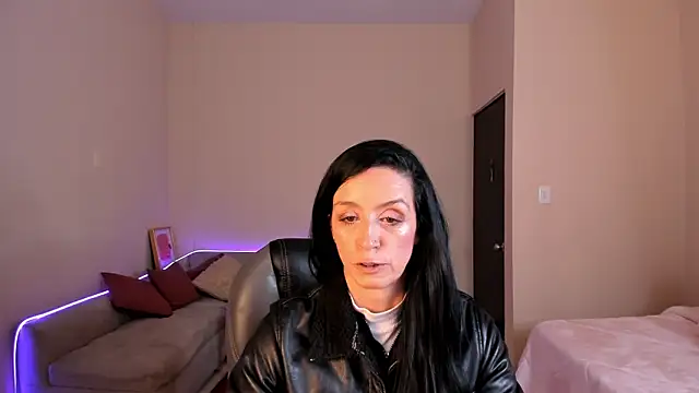 Kristen Garner online show from June 18, 7:30 pm
