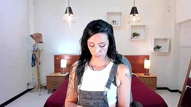 Kristen Garner online show from February 13, 8:45 pm