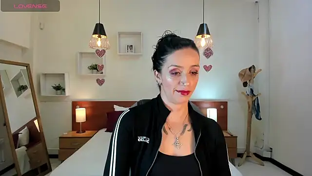 Kristen Garner online show from February 22, 8:31 pm