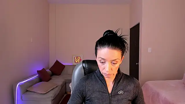 Kristen Garner online show from May 16, 8:19 pm