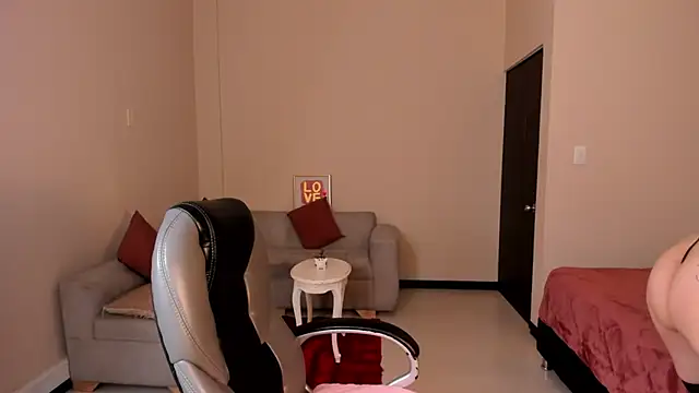 Kristen Garner online show from April 8, 8:10 pm