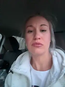 Snapshot of Dina-Light chatting on March 22, 5:41 pm Dina-Light online show from March 22, 5:41 pm