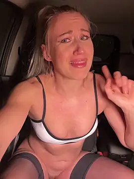 Snapshot of Dina-Light chatting on October 26, 8:31 pm Dina-Light online show from October 26, 8:31 pm