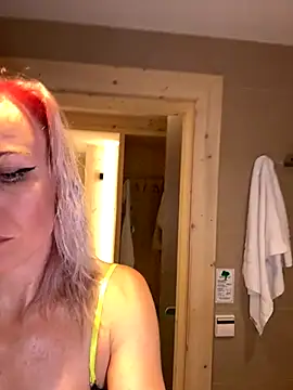 Snapshot of Dina-Light chatting on December 4, 9:40 pm Dina-Light online show from December 4, 9:40 pm