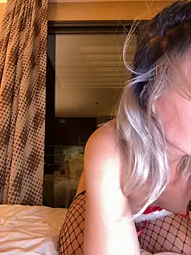 Snapshot of Dina-Light chatting on December 24, 11:11 pm Dina-Light online show from December 24, 11:11 pm