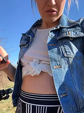 Snapshot of Dina-Light chatting on March 19, 2:02 pm Dina-Light online show from March 19, 2:02 pm