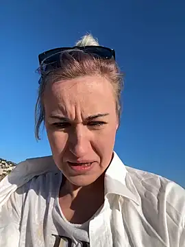 Snapshot of Dina-Light chatting on December 30, 2:08 pm Dina-Light online show from December 30, 2:08 pm