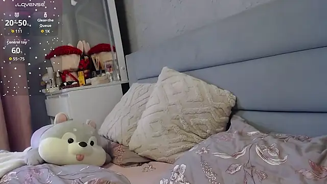 Snapshot of Viktoriiya_bald chatting on October 19, 12:52 pm Viktoriiya bald online show from October 19, 12:52 pm