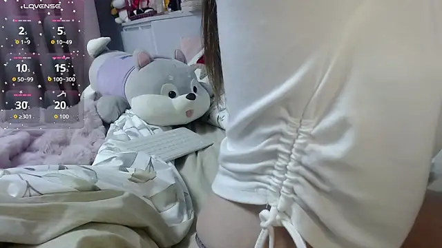 Snapshot of Viktoriiya_bald chatting on December 2, 1:06 am Viktoriiya bald online show from December 2, 1:06 am