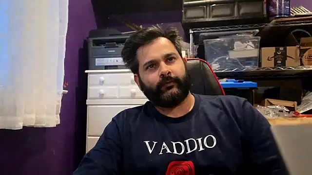 Snapshot of Sakhtlaundaz chatting on November 24, 9:37 pm Sakhtlaundaz online show from November 24, 9:37 pm