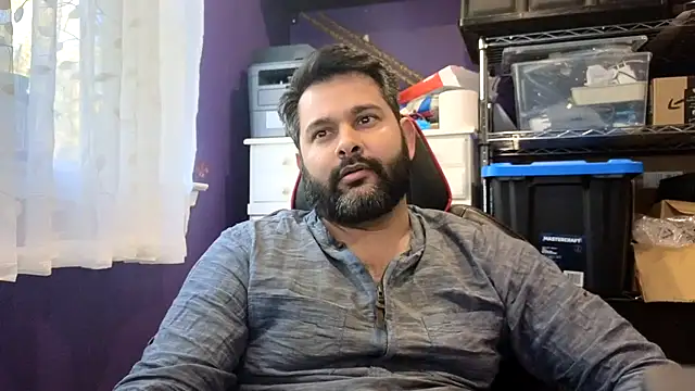 Snapshot of Sakhtlaundaz chatting on November 2, 7:30 pm Sakhtlaundaz online show from November 2, 7:30 pm