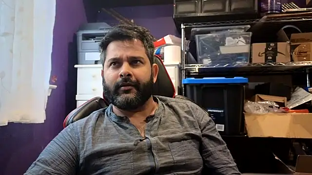 Snapshot of Sakhtlaundaz chatting on November 5, 3:15 pm Sakhtlaundaz online show from November 5, 3:15 pm