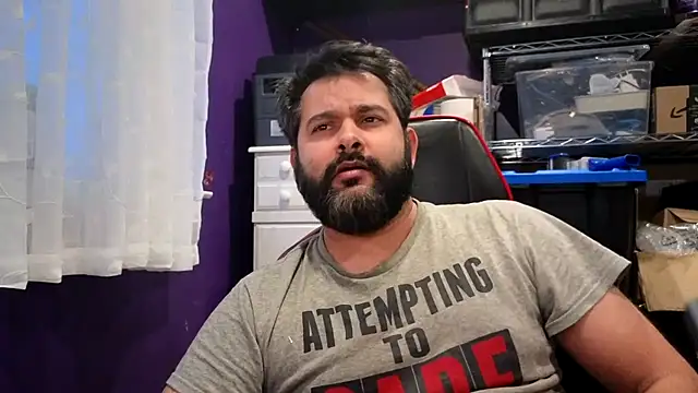 Snapshot of Sakhtlaundaz chatting on December 3, 9:25 pm Sakhtlaundaz online show from December 3, 9:25 pm