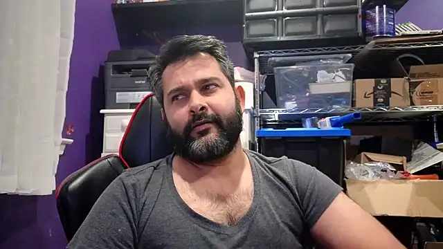 Snapshot of Sakhtlaundaz chatting on November 9, 2:04 am Sakhtlaundaz online show from November 9, 2:04 am