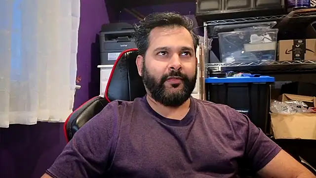 Snapshot of Sakhtlaundaz chatting on November 19, 9:48 pm Sakhtlaundaz online show from November 19, 9:48 pm