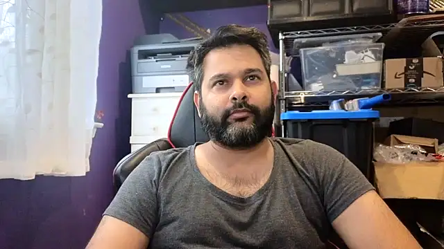 Snapshot of Sakhtlaundaz chatting on November 9, 4:44 pm Sakhtlaundaz online show from November 9, 4:44 pm