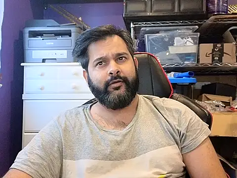 Snapshot of Sakhtlaundaz chatting on December 1, 1:45 pm Sakhtlaundaz online show from December 1, 1:45 pm