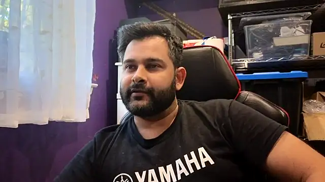 Snapshot of Sakhtlaundaz chatting on October 21, 9:03 pm Sakhtlaundaz online show from October 21, 9:03 pm