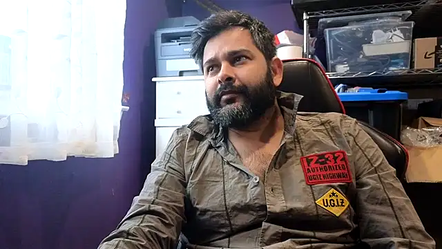 Snapshot of Sakhtlaundaz chatting on November 12, 2:54 pm Sakhtlaundaz online show from November 12, 2:54 pm