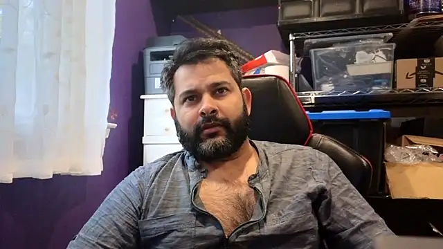 Snapshot of Sakhtlaundaz chatting on November 3, 2:09 pm Sakhtlaundaz online show from November 3, 2:09 pm