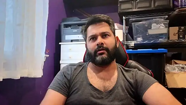 Snapshot of Sakhtlaundaz chatting on November 7, 3:27 pm Sakhtlaundaz online show from November 7, 3:27 pm