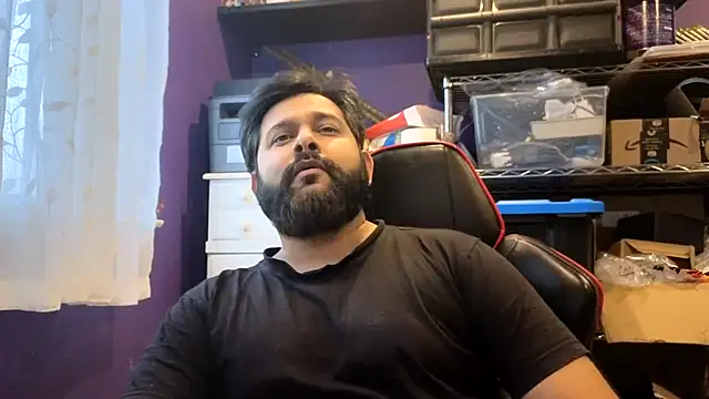 Snapshot of Sakhtlaundaz chatting on December 14, 8:47 pm Sakhtlaundaz online show from December 14, 8:47 pm