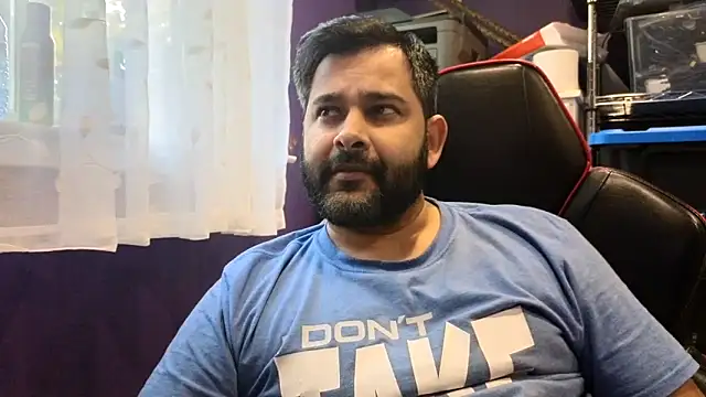 Snapshot of Sakhtlaundaz chatting on October 27, 1:23 pm Sakhtlaundaz online show from October 27, 1:23 pm