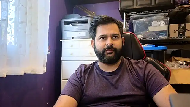 Snapshot of Sakhtlaundaz chatting on November 17, 2:32 pm Sakhtlaundaz online show from November 17, 2:32 pm