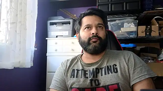 Snapshot of Sakhtlaundaz chatting on December 5, 2:59 pm Sakhtlaundaz online show from December 5, 2:59 pm