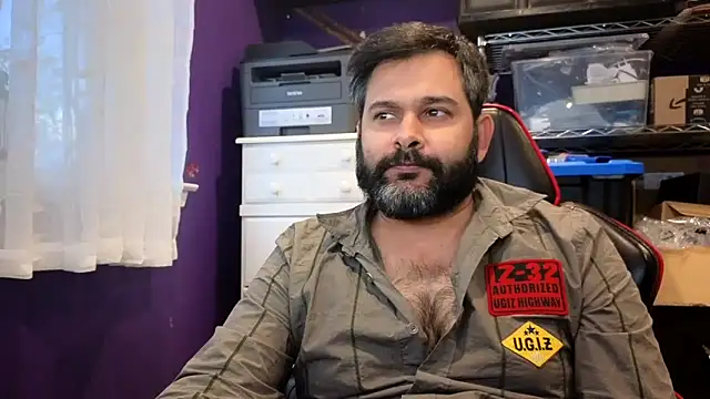 Snapshot of Sakhtlaundaz chatting on November 13, 8:46 pm Sakhtlaundaz online show from November 13, 8:46 pm