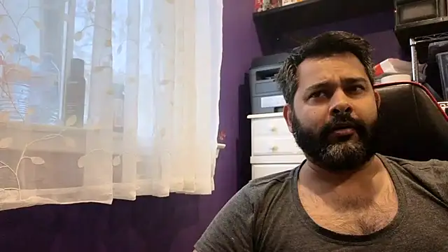 Snapshot of Sakhtlaundaz chatting on November 10, 12:54 pm Sakhtlaundaz online show from November 10, 12:54 pm