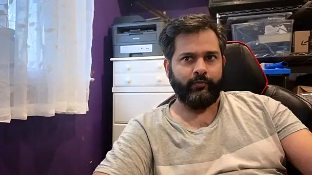 Snapshot of Sakhtlaundaz chatting on November 28, 9:26 pm Sakhtlaundaz online show from November 28, 9:26 pm