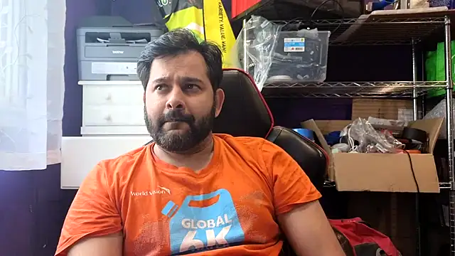 Snapshot of Sakhtlaundaz chatting on June 12, 1:42 pm Sakhtlaundaz online show from June 12, 1:42 pm
