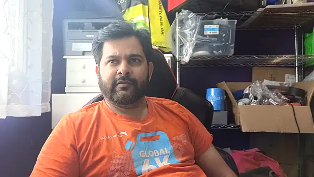 Snapshot of Sakhtlaundaz chatting on June 11, 12:57 pm Sakhtlaundaz online show from June 11, 12:57 pm
