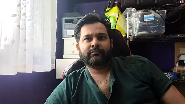Snapshot of Sakhtlaundaz chatting on June 15, 1:55 pm Sakhtlaundaz online show from June 15, 1:55 pm