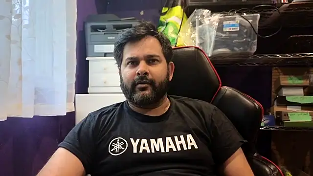 Snapshot of Sakhtlaundaz chatting on June 18, 1:49 pm Sakhtlaundaz online show from June 18, 1:49 pm