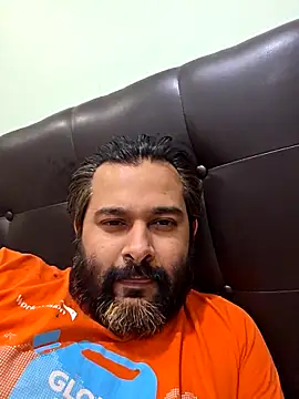 Snapshot of Sakhtlaundaz chatting on February 17, 2:31 am Sakhtlaundaz online show from February 17, 2:31 am