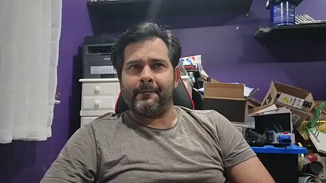 Snapshot of Sakhtlaundaz chatting on September 28, 4:08 am Sakhtlaundaz online show from September 28, 4:08 am