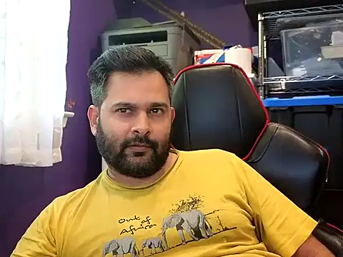 Snapshot of Sakhtlaundaz chatting on October 15, 8:39 pm Sakhtlaundaz online show from October 15, 8:39 pm