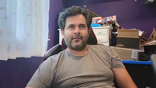 Snapshot of Sakhtlaundaz chatting on September 24, 8:15 pm Sakhtlaundaz online show from September 24, 8:15 pm