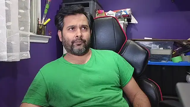 Snapshot of Sakhtlaundaz chatting on January 8, 11:52 pm Sakhtlaundaz online show from January 8, 11:52 pm
