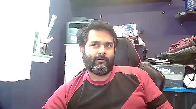 Snapshot of Sakhtlaundaz chatting on February 3, 5:35 pm Sakhtlaundaz online show from February 3, 5:35 pm
