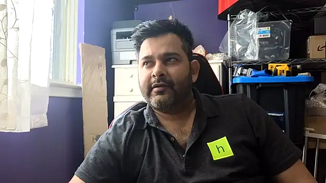 Snapshot of Sakhtlaundaz chatting on May 4, 12:41 pm Sakhtlaundaz online show from May 4, 12:41 pm