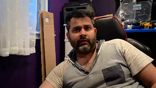 Snapshot of Sakhtlaundaz chatting on May 11, 12:34 am Sakhtlaundaz online show from May 11, 12:34 am