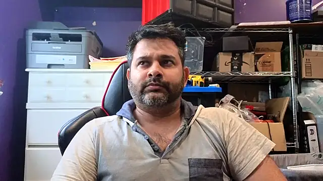 Snapshot of Sakhtlaundaz chatting on May 9, 7:28 pm Sakhtlaundaz online show from May 9, 7:28 pm