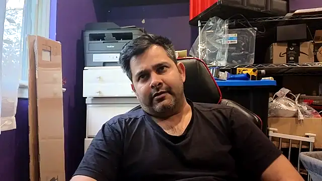 Snapshot of Sakhtlaundaz chatting on May 14, 9:12 pm Sakhtlaundaz online show from May 14, 9:12 pm