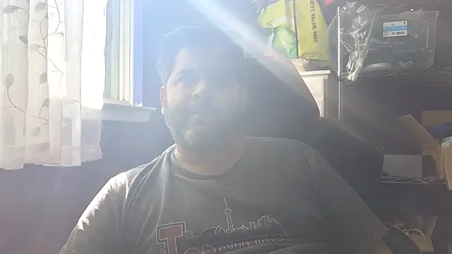 Snapshot of Sakhtlaundaz chatting on June 1, 12:49 pm Sakhtlaundaz online show from June 1, 12:49 pm