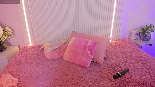 EmilyEvans7 online show from March 11, 7:41 pm